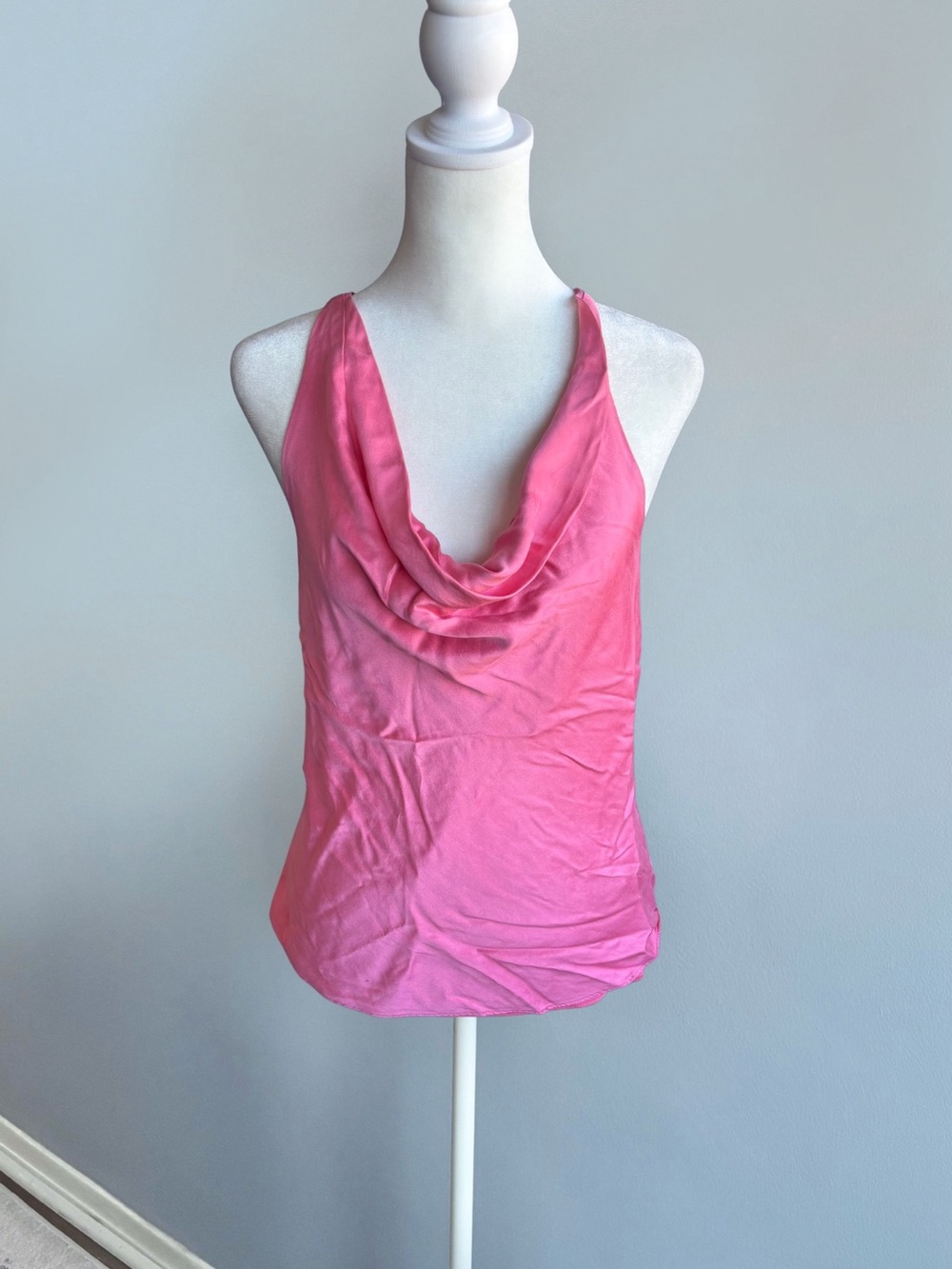 Y2K Banana Republic Pink Silk Halter Top
100% Silk Top
Size Small